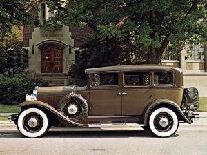 REO Flying Cloud Sport Sedan 1930 года